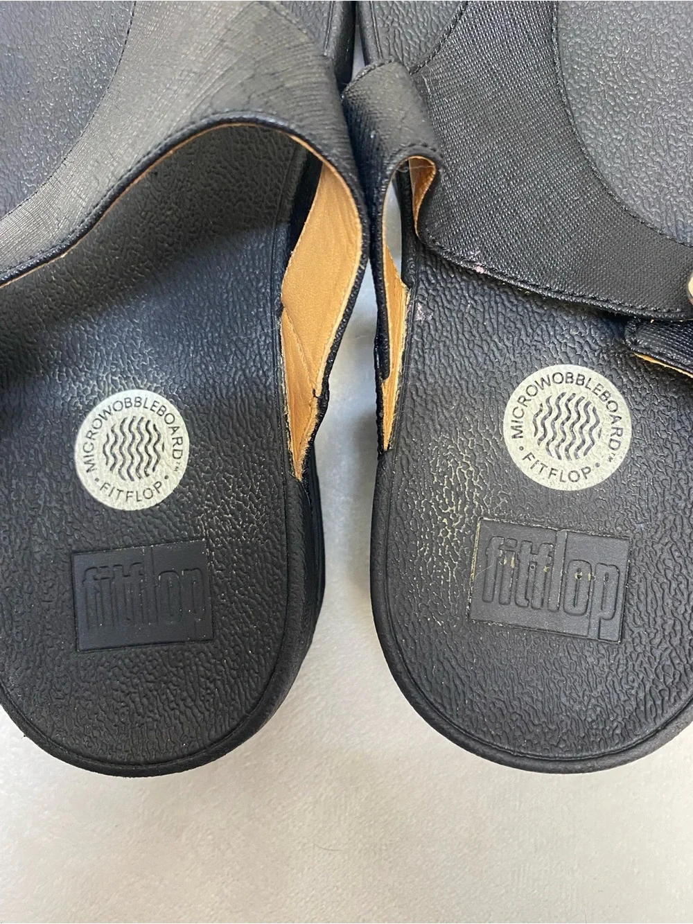 FitFlop The Skinny Black Leather Thong Buckle Wedge Slide Sandals Women's Sz 7